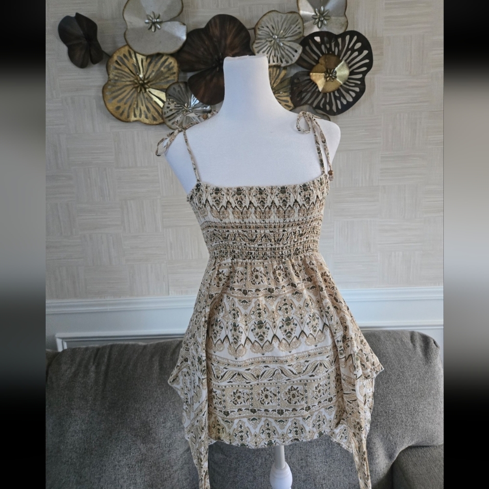 Vintage L.E.I Y2K size medium top Boho look super cute Tie up staps